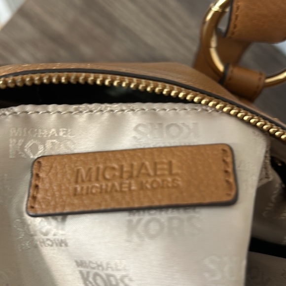 MICHAEL KORS FULTON BROWN PEBBLED LEATHER SHOULDER BAG - Picture 14 of 16